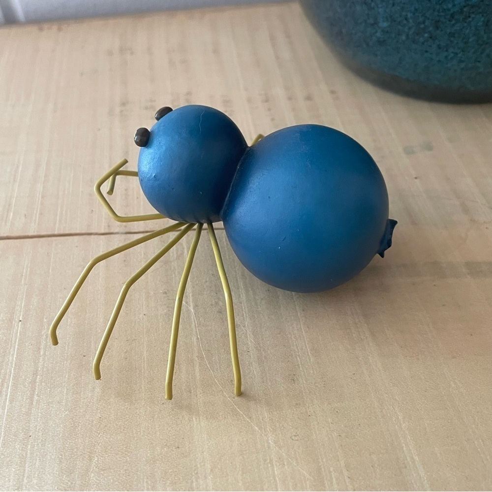$25 SALE Blueberry Spider Enesco Home Grown Figurine Collectible Vintage Foodie - Picture 3 of 5